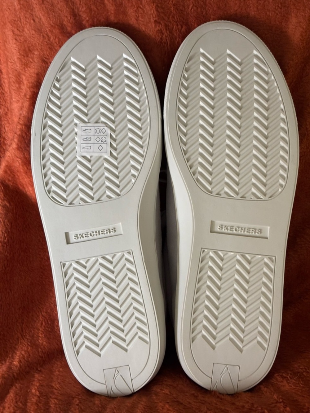 Skechers Street Los Angeles, Rise Fit line, Women’s size 10, Off-White color. - Picture 7 of 11